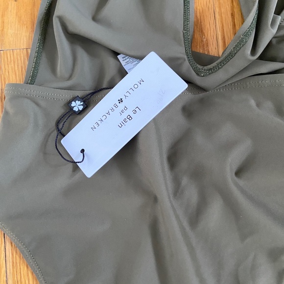 Molly Bracken one peace swim - Picture 3 of 3